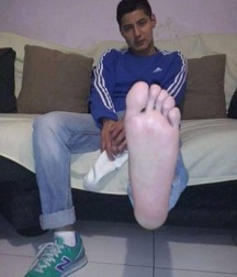 Bad boys feet 5d38a914e058e.jpg