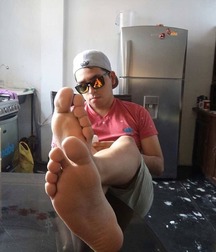 Bad boys feet 5d38a9249a771.jpg