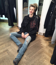 Boy smells 2 5d38bc179a846.jpg