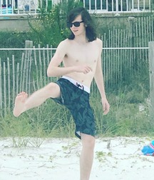 Famous boy feet 5d38e0c6bd2e0.jpg