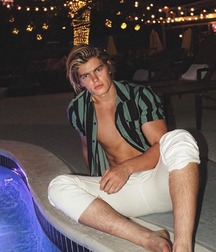 Famous boy feet 5d38e0c820f9e.jpg