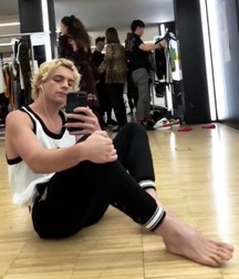 Famous boy feet 5d38e0d3e9f26.jpg
