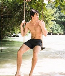 Famous boy feet 5d38e0d55da48.jpg