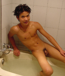 Americans and asians 5d38e70b092e1.jpg