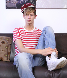Sneakerboy Connor 5d39e08c93e2e.jpg