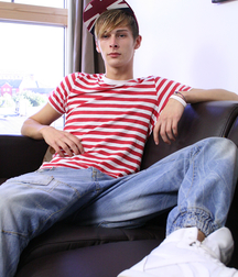Sneakerboy Connor 5d39e0a2ed3ce.jpg
