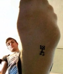 Under boys sweaty feet 5d3dd093af81b.jpg