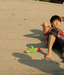 Asian boys barefoot 5d3dd5483dd03.jpg