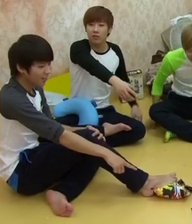 Asian boys barefoot 5d3dd549eb10f.png