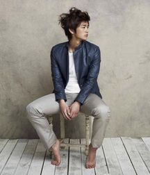 Asian boys barefoot 5d3dd552d68dc.jpg