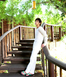Asian boys barefoot 5d3dd5566c0f8.jpg