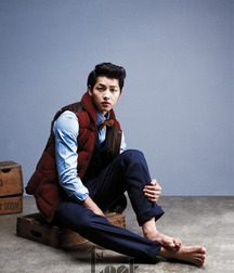 Asian boys barefoot 5d3dd560504e0.jpg
