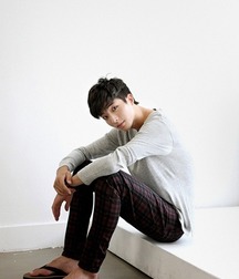 Asian boys barefoot 5d3dd562d04c6.jpg
