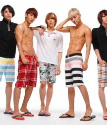 Asian boys barefoot 5d3dd56bb4195.jpg