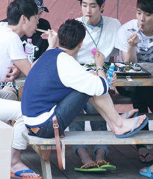 Asian boys barefoot 5d3dd57912ad8.jpg