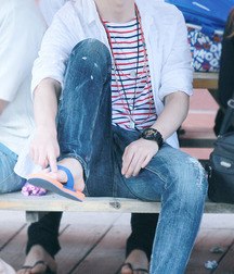 Asian boys barefoot 5d3dd57c7d8f7.jpg