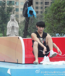 Asian boys barefoot 5d3dd58180c33.jpg