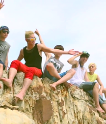 Asian boys barefoot 5d3dd58798500.png
