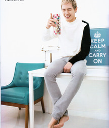 Asian boys barefoot 5d3dd59207e81.jpg