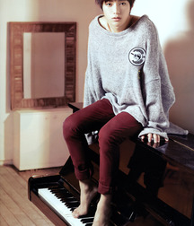 Asian boys barefoot 5d3dd5966a91d.jpg