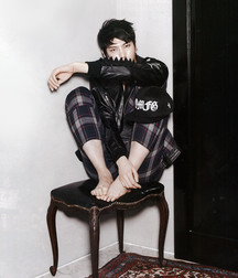 Asian boys barefoot 5d3dd598c9c7e.jpg