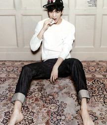 Asian boys barefoot 5d3dd59ae9cbf.jpg