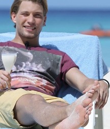 Hot guys hot feet 5d4017bfd68b0.jpg
