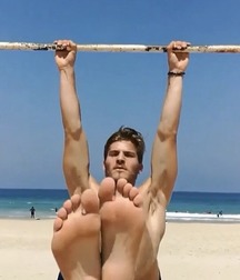 Hot guys hot feet 5d4017c3eb45a.jpg