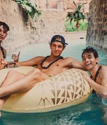 Hot guys hot feet 5d4017d764987.jpg