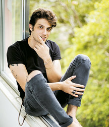 Hot guys hot feet 5d4017db5195d.jpg