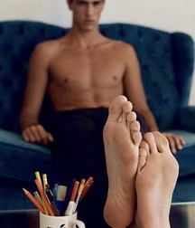 Hot guys hot feet 5d4017e3a4b0e.jpg