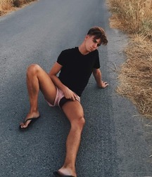 Twinks in summer sun 5d42b645d1e36.jpg