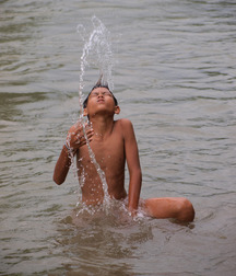 Boys cooling off 5d432a4927e63.jpg