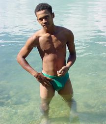Boys cooling off 5d432a7640d27.jpg