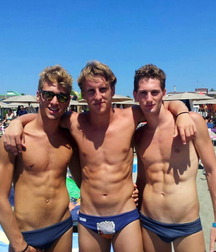 Beach hotties 5d4429b41aac7.jpg