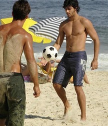 Beach hotties 5d4429be1d57b.jpg