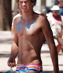 Beach hotties 5d4429c2d492f.jpg
