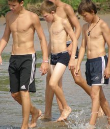 Beach hotties 5d4429da2f363.jpg