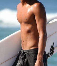 Beach hotties 5d442a04777c8.jpg
