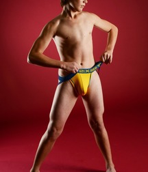 Smiling at twinks 5d488c2cbbd30.jpg