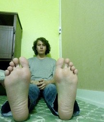 Barefoot and beauty boys 5d4d65d177459.jpg