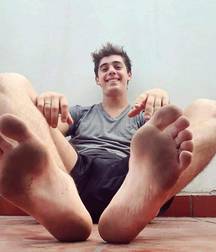 Barefoot and beauty boys 5d4d65f26be9c.jpg
