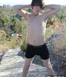 Barefoot and beauty boys 5d4d65fd9e0a4.jpg