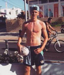 Twinks 144 5d4d7151a264d.jpg