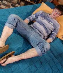 Boys in flip flops 5d50115563100.jpg