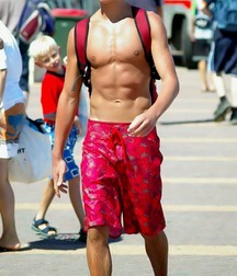 Boys in flip flops 5d501176b4b4a.jpg