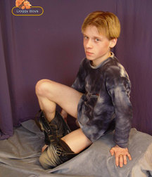 Blonde boy photosession 5d5161ede9586.jpg