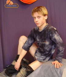 Blonde boy photosession 5d5161ef6de8b.jpg