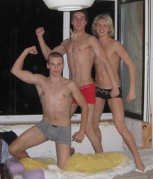 Twinks 150 5d5473ae967ee.jpg