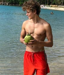 Twinks 151 5d55778628546.jpg